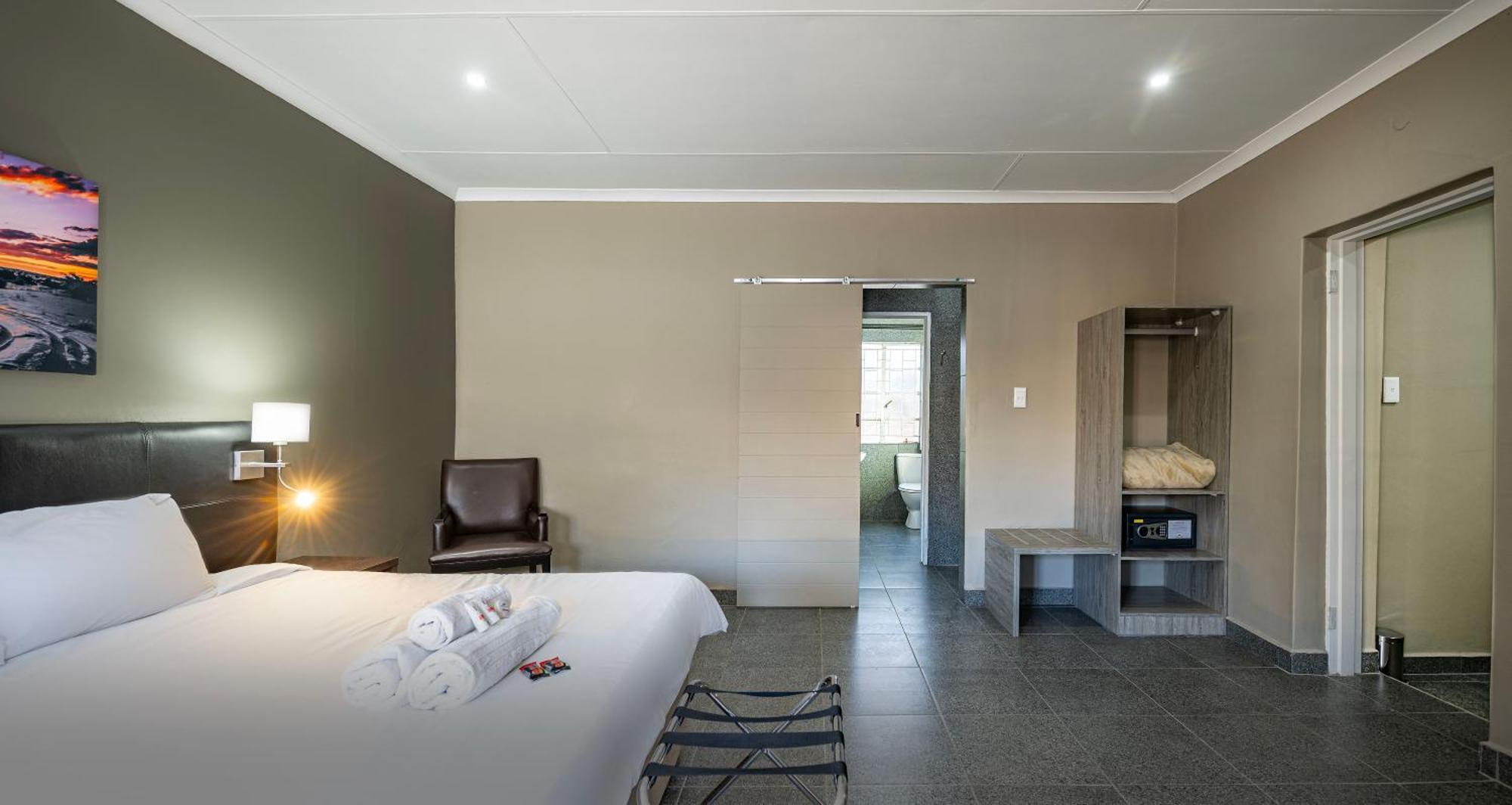Calvinia Hotel Kültér fotó